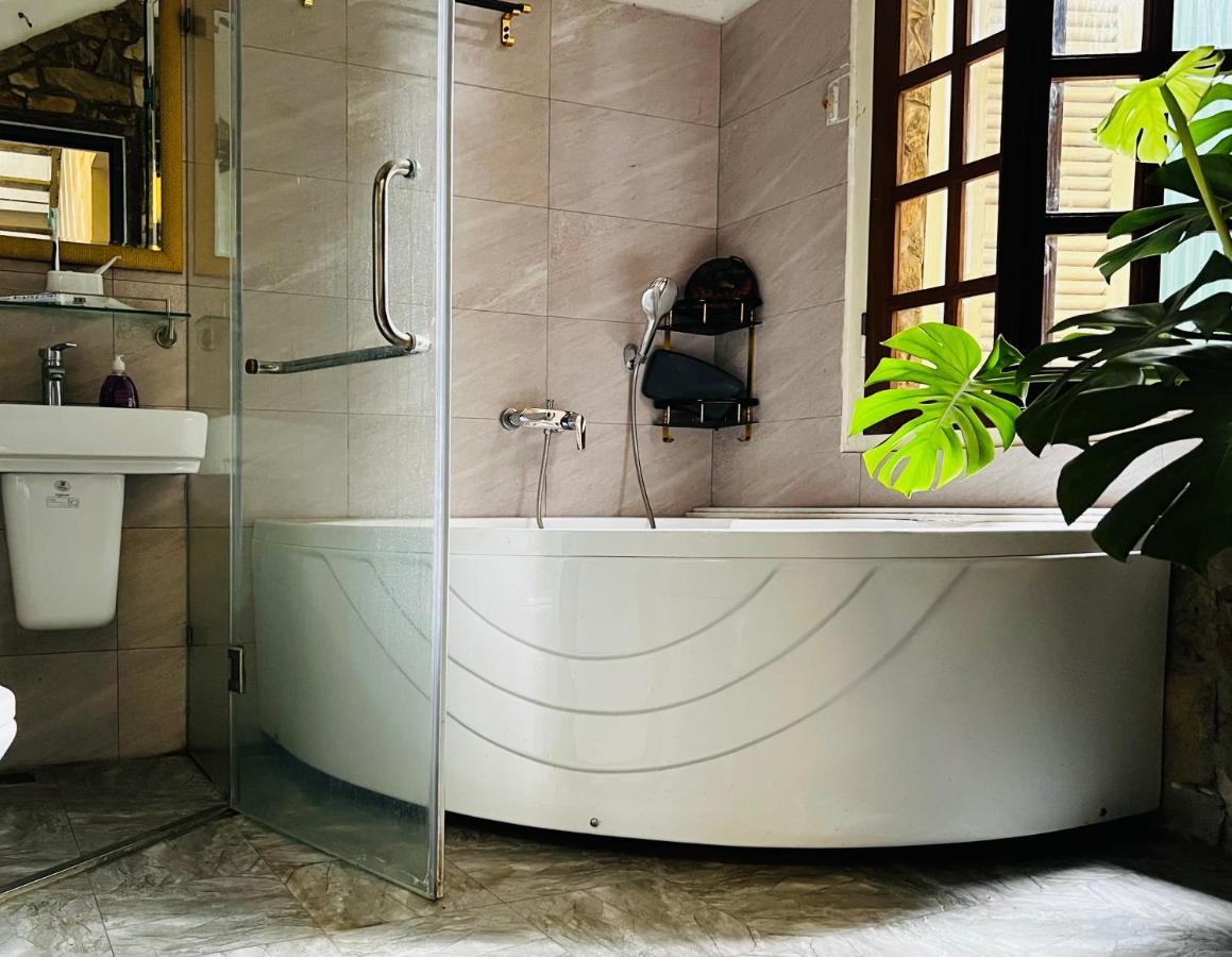 The First Ba Trieu Ha Noi Bed and Breakfast Hanoi Buitenkant foto