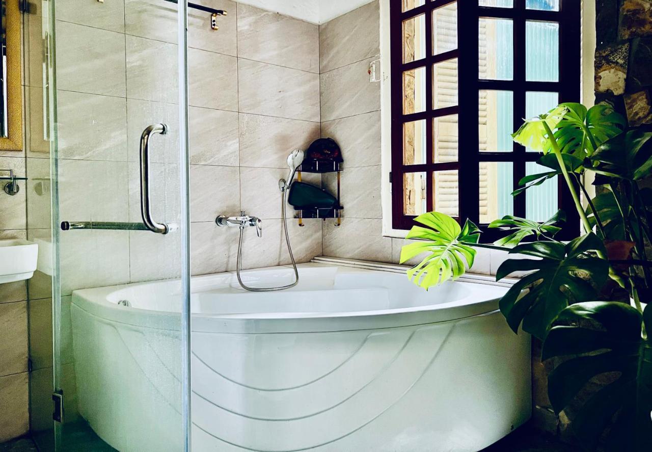 The First Ba Trieu Ha Noi Bed and Breakfast Hanoi Buitenkant foto